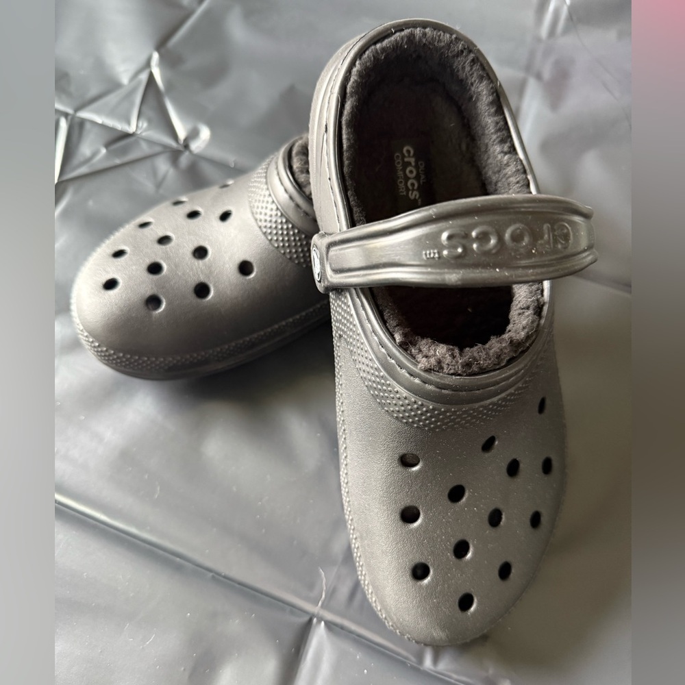 CROCS black, lined, slip-on with Ventilation and Pivoting Strap